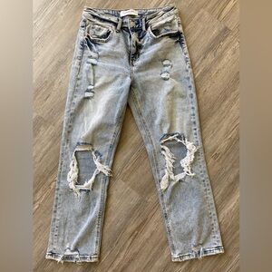 Who doesn’t love a little distressed crop Jean?Lovervet by vervet cropped jeans.